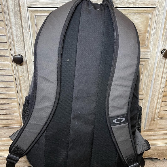 Oakley Backpack - Picture 2 of 8